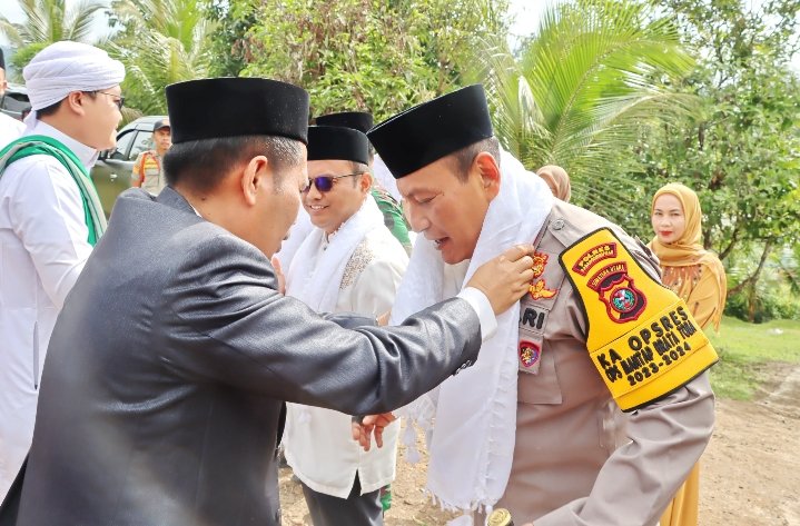 AKBP Dudung Setyawan Hadiri Upacara Peringatan Hari Santri Nasional di Ponpes As Sholatiah Bargot Topong Padangsidimpuan