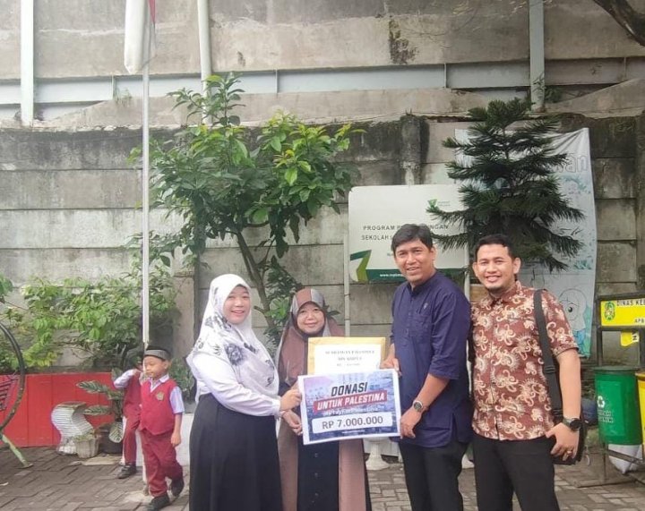 YPI Azrina Medan Salurkan Donasi Palestina ke DD Waspada