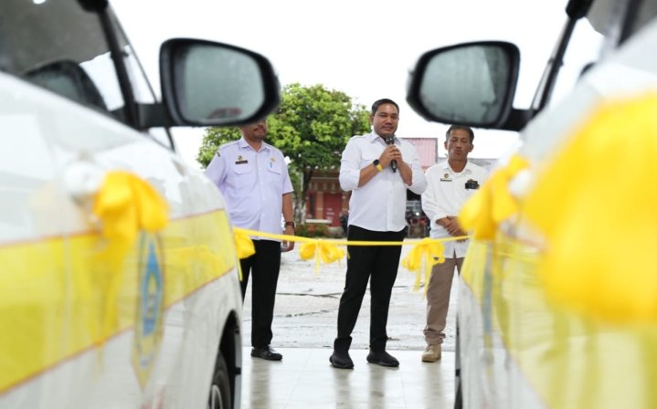 Bupati Pakpak Bharat Franc Bernhard Tumanggor Launching Pemakaian Dua Unit Mobil Ambulance RSUD Salak
