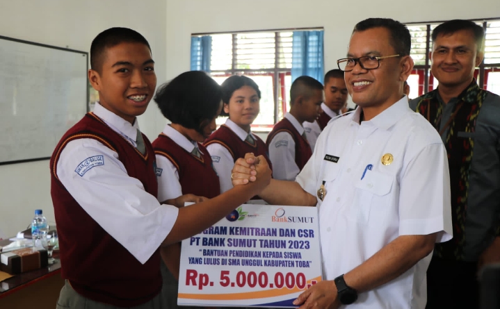 Beasiswa yang Diserahkan Saat Hardiknas Akhirnya Cair