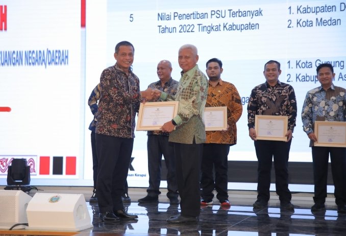 Bupati Asahan Terima Penghargaan Dari KPK RI