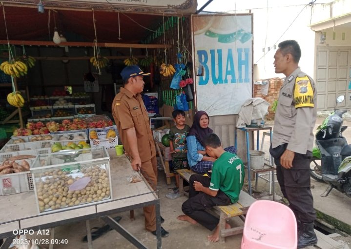 Bhabinkamtibmas Polsek Kota Kisaran Timur Ajak Kadus Agar Tidak Percaya Berita Hoax Pemilu 2024