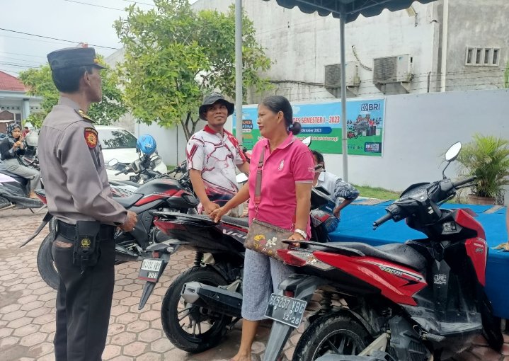 Waka Polsek Air Joman Laksanakan Cooling System berupa edukasi berita Hoax dan Pemilu 2024
