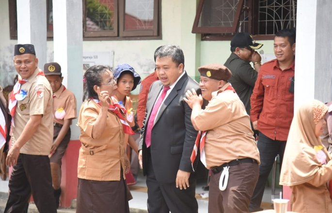 Bupati Tapsel Motivasi Anak-anak Spesial di SLB Angkola Timur,Dolly Pasaribu : Tetap Semangat