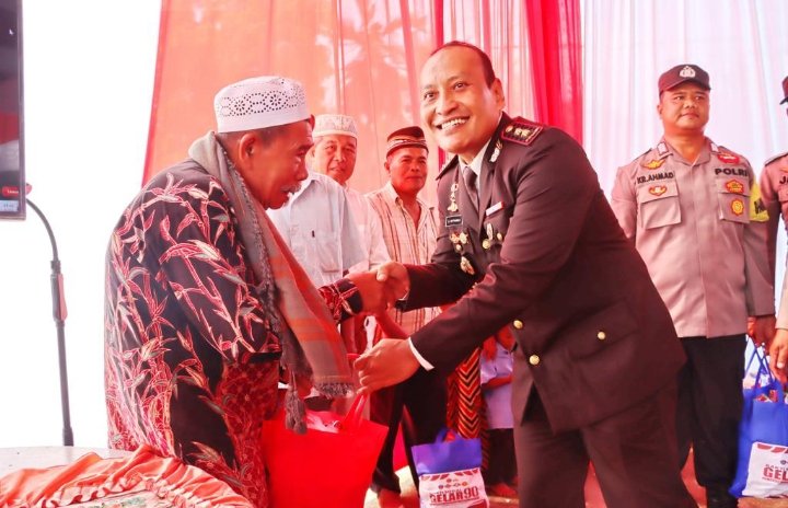 Kapolres Padangsidimpuan Pimpin Bakti Sosial AKABRI angkatan 90 dalam Rangka Cooling System Pemilu 2024