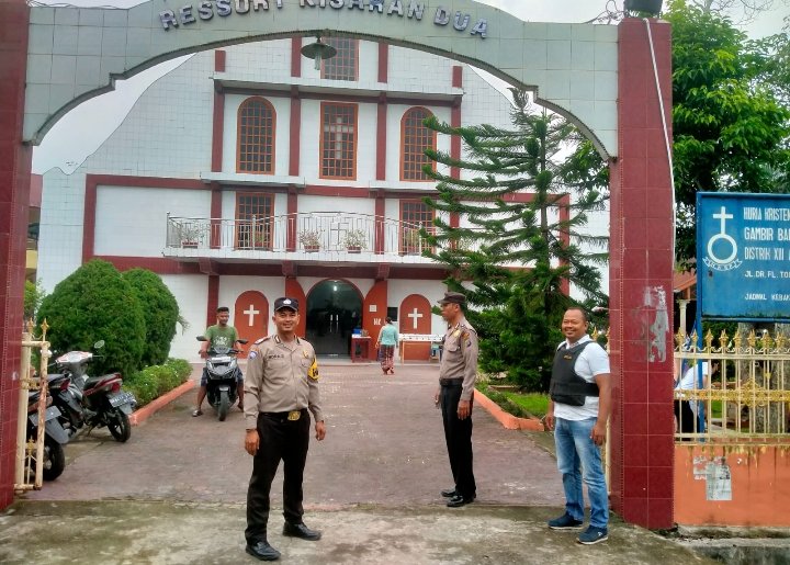 Empat Personel Polsek Kota Kisaran Timur Laksanakan Patroli Gereja