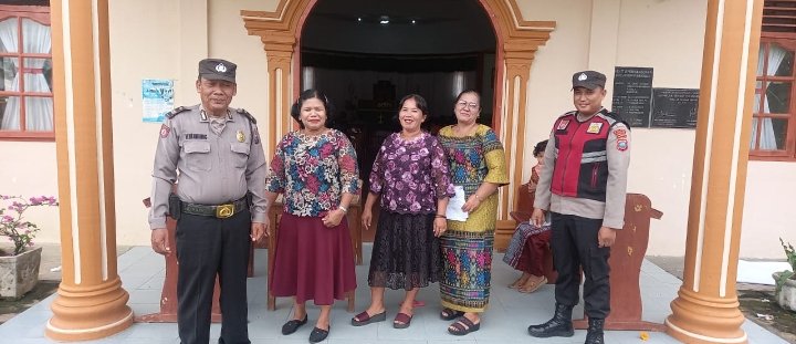 Berikan Rasa Aman, Personel Polsek Bandar Pasir Mandoge PAM Gereja