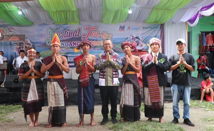 Berkreasi Lewat Budaya Diacara Festival Tortor Gondang Naposo
