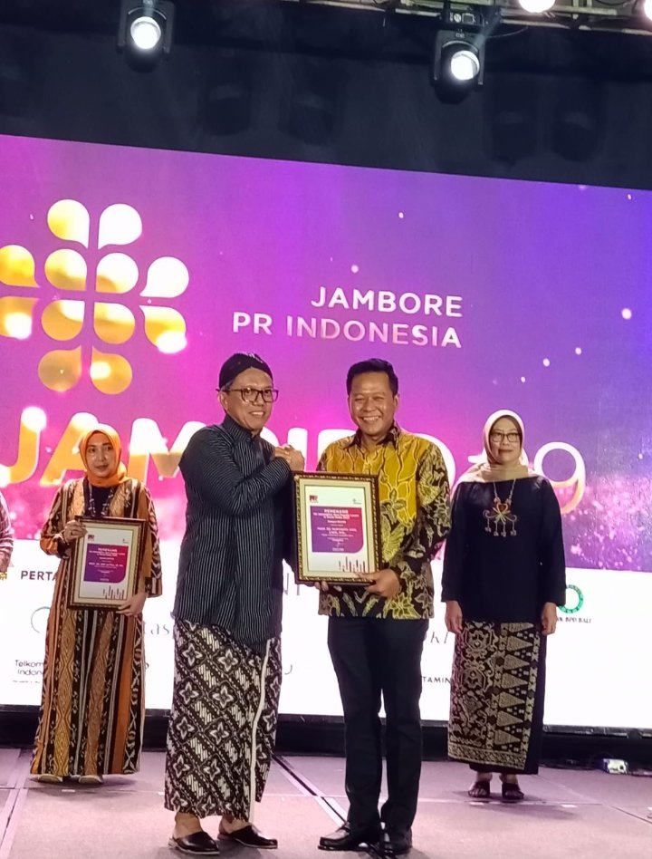 Prof Muryanto Amin Dinobatkan sebagai Pemimpin Terpopuler 2023