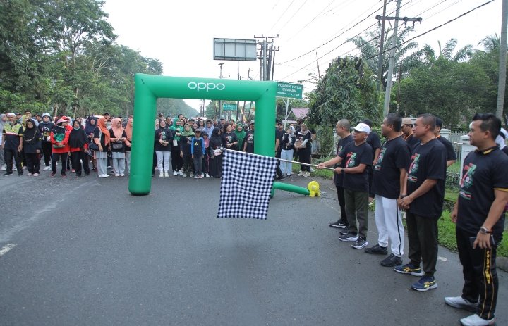 Bupati Asahan Lepas Gerak Jalan Santai, Meriahkan HUT IDI Cabang Asahan Ke 73