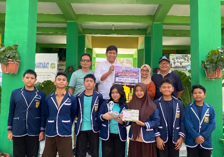 UPT SMP Negeri 7 Medan Serahkan Donasi Untuk Korban Palestina ke DD Waspada