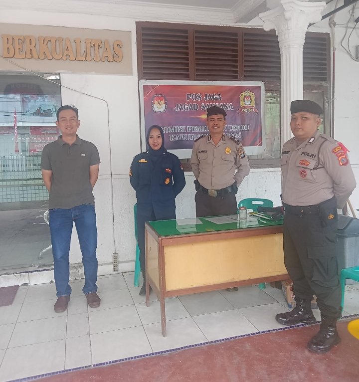 Personil Polres Asahan Lakukan Pengamanan Kantor KPU