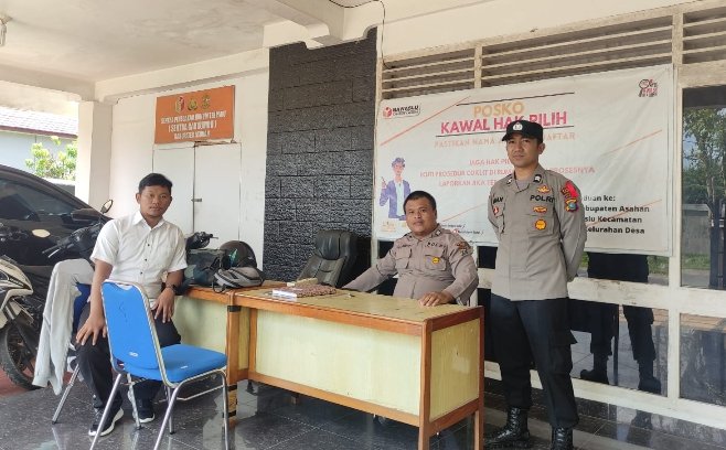 Personel Polres Asahanl Lakukan Pengamanan Logistik Pemilu 2024