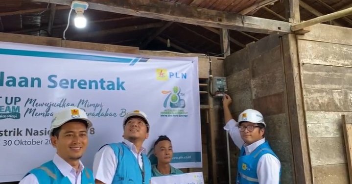PLN UID Sumut Lakukan Penyalaan Serentak Program Light Up The Dream Kepada Keluarga Kurang Mampu