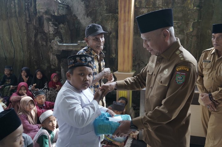 Bupati Asahan Ikuti Pengajian Akbar Ashabul Yamin Kecamatan Sei Dadap