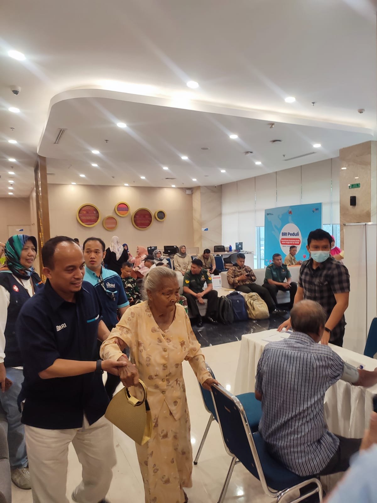 HUT BRI Ke-128, BRI BO Medan Putri Hijau Gelar Pemeriksaan Kesehatan Gratis