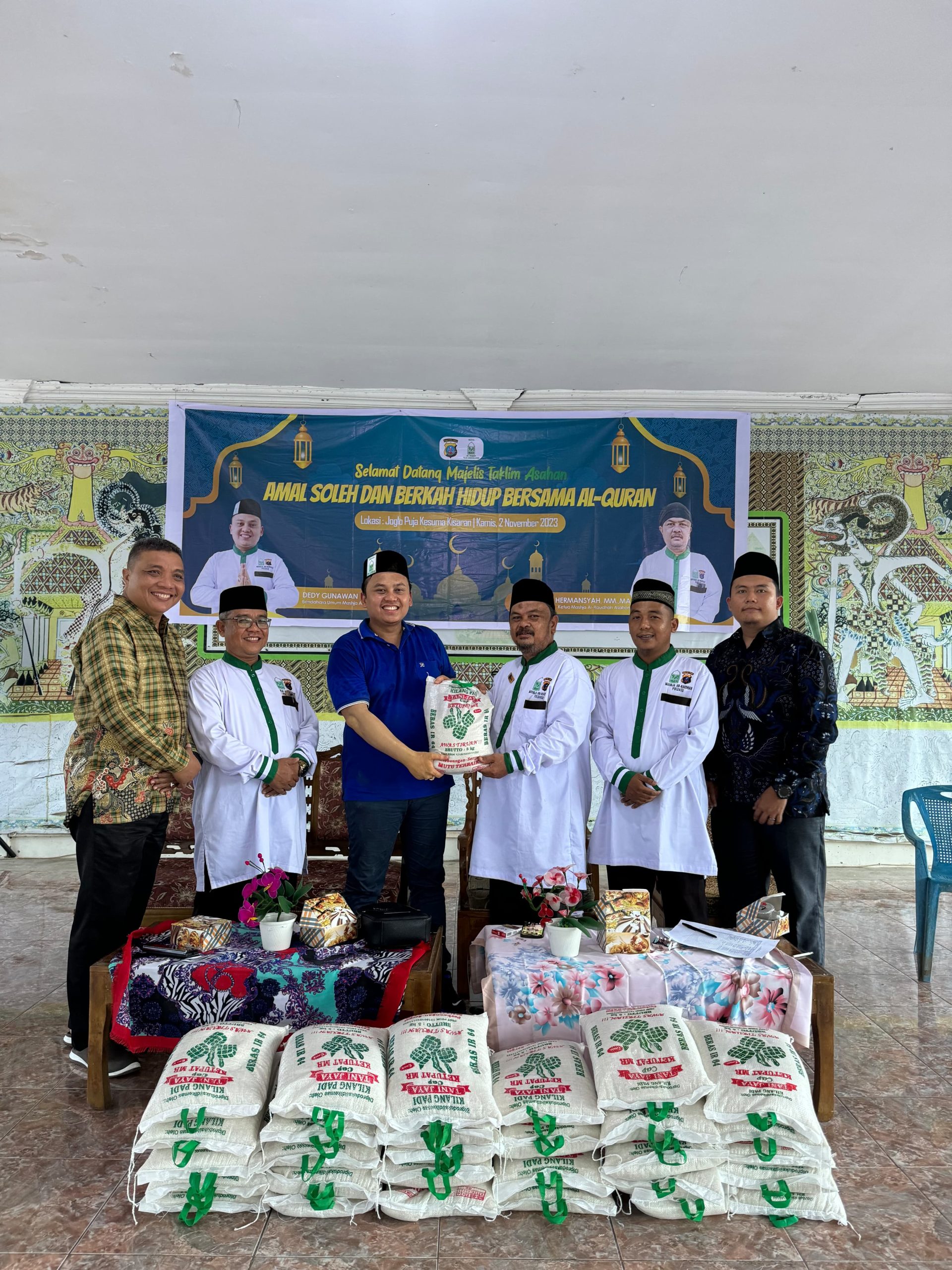 Silaturahmi ke Pengurus Mashja Ar Raudhah Polres Asahan, Dedy Gunawan Ritonga Berbagi Alquran dan Sembako