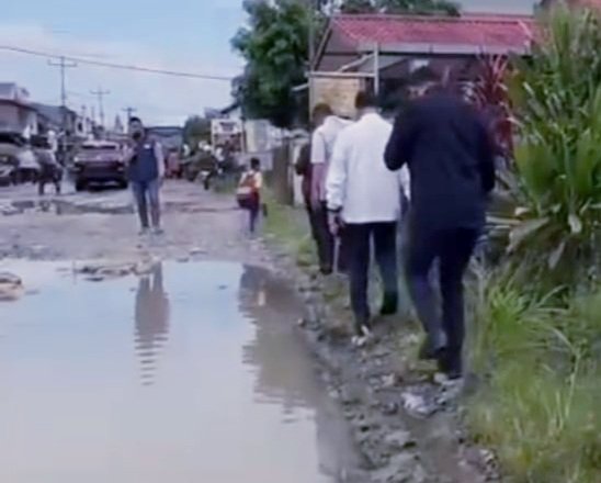 Bambang Priono,  Capres ANIES 28 Jam Di Sumut, Berjalan Kaki di Jln Rusak Untuk Silaturahmi Masyarakat  9 Kab/Kota
