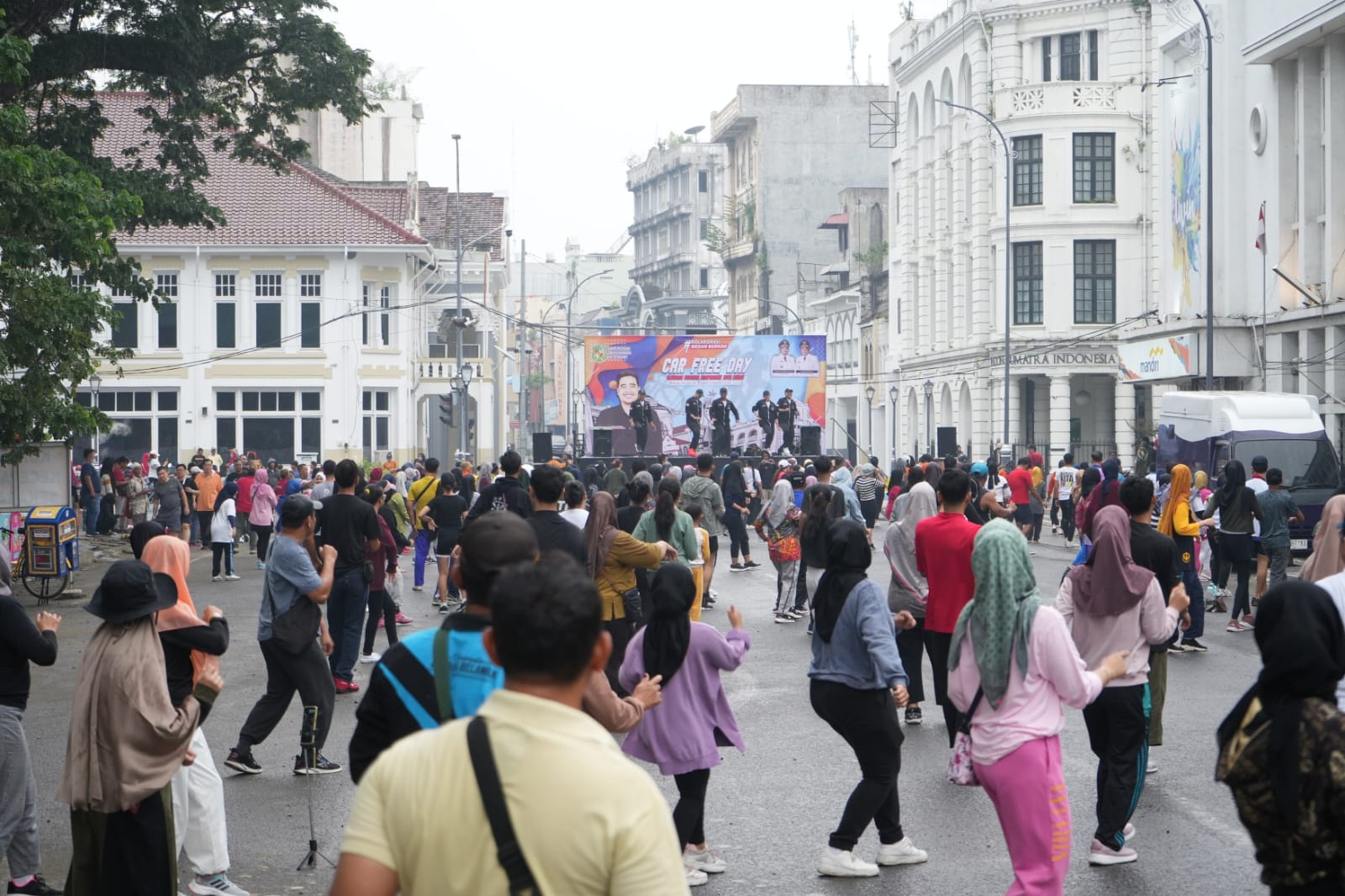 Meski Diguyur Hujan, CFD Medan Tetap Ramai
