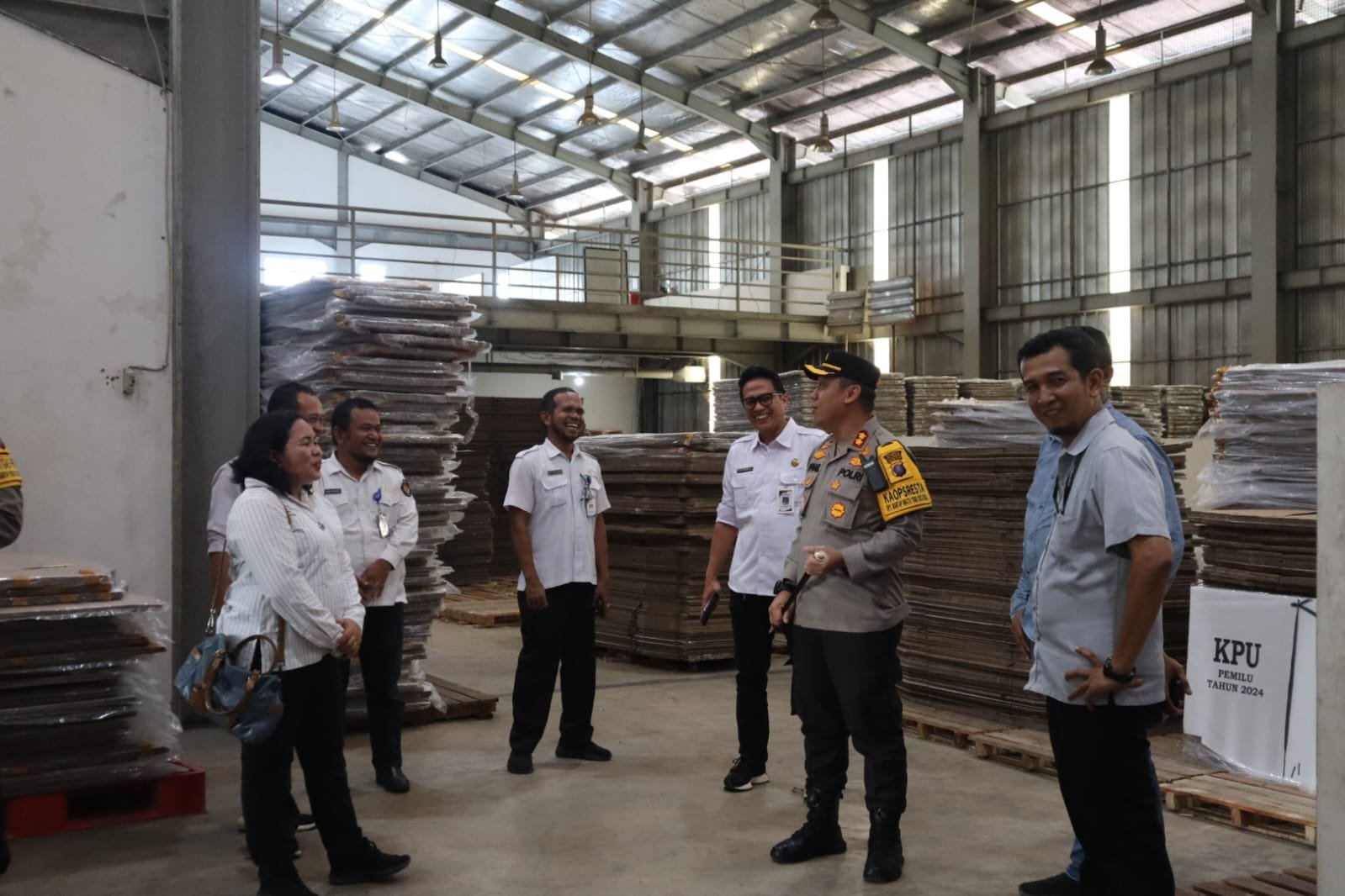 Kapolresta Deli Serdang meninjau dan cek Gudang Logistik KPU