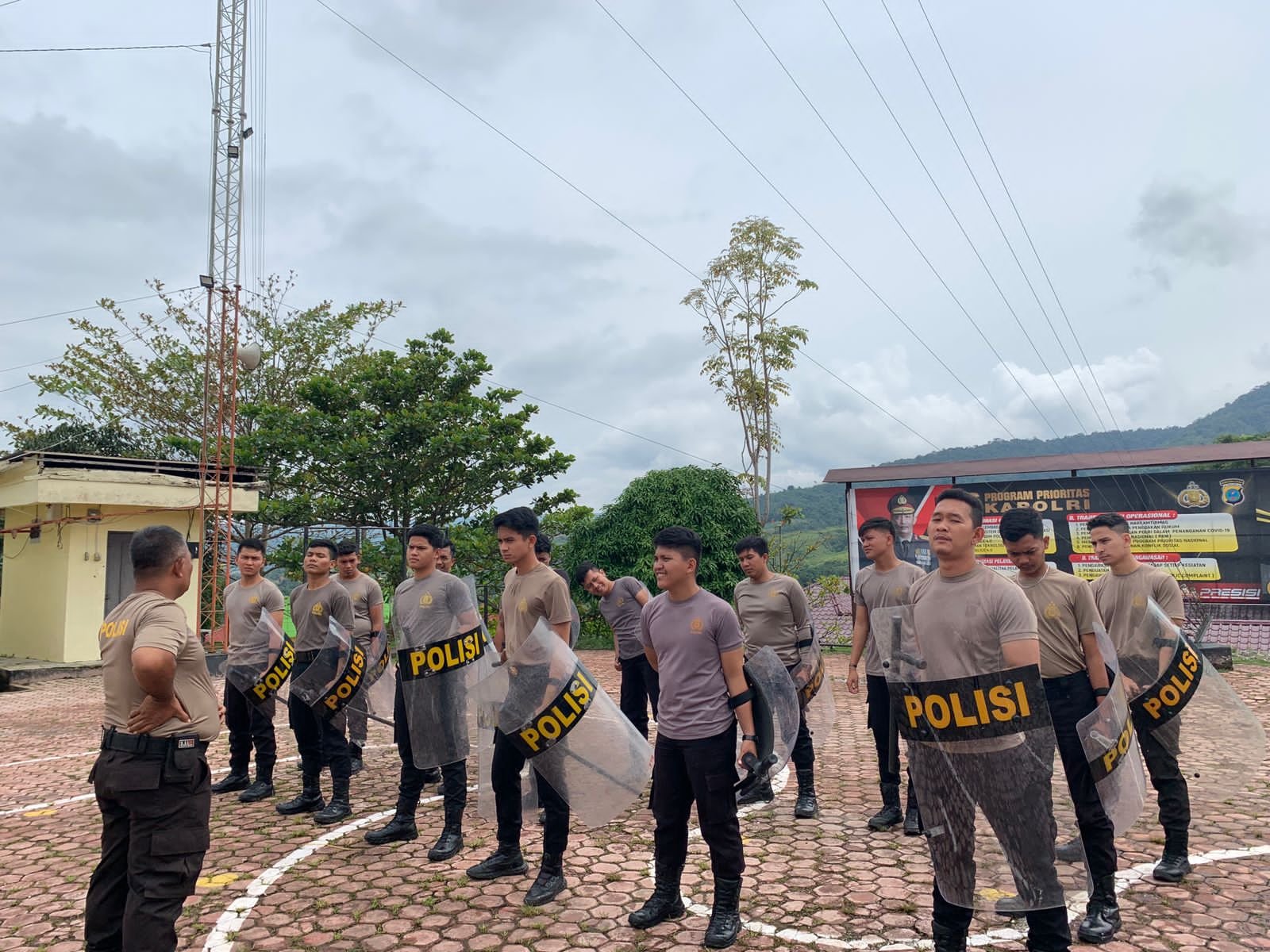 Personil Polres Pakpak Bharat Rutinkan Latihkan Dalmas Menjelang Pemilu Damai