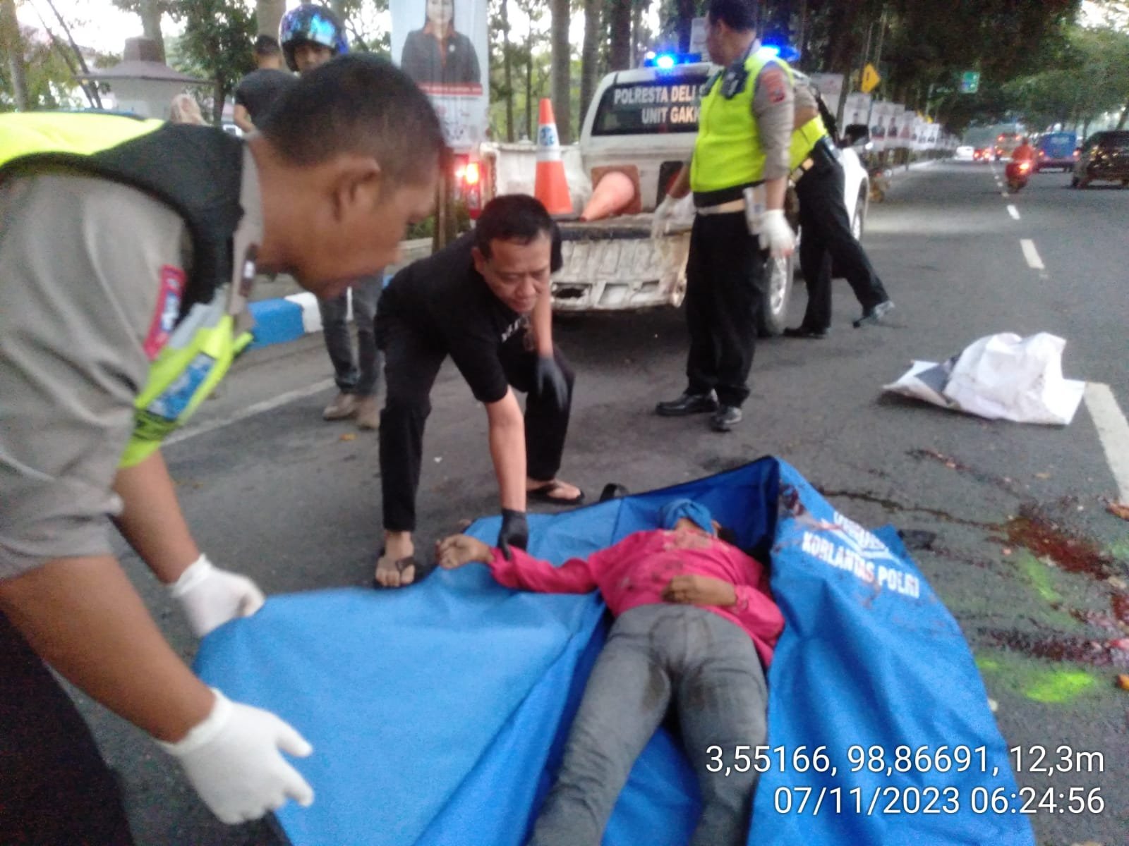 Wanita Berbaju Merah Tanpa Identitas di Temukan Tewas Tergeletak Dengan Kepala Remuk