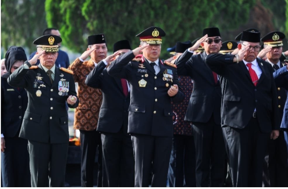 Kapolda Sumut Ikuti Upacara Peringatan Hari Pahlawan di Taman Makam Pahlawan (TMP) Jalan Sisingamangaraja Medan