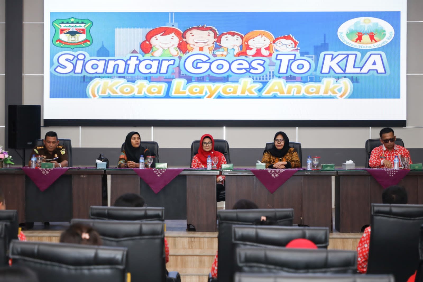 Wali Kota Pematang Siantar dr Susanti Dewayani SpA menutup kegiatan Workshop Pengisian Matriks Kerja RAD