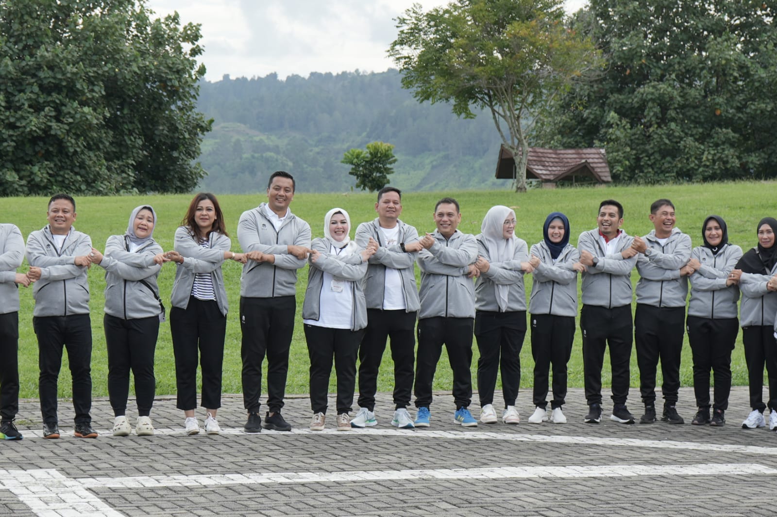 Kahiyang Ayu Pacu Semangat Kekompakan Peserta Outbound Pelatihan Pengembangan Karakter Perangkat Pemko Medan