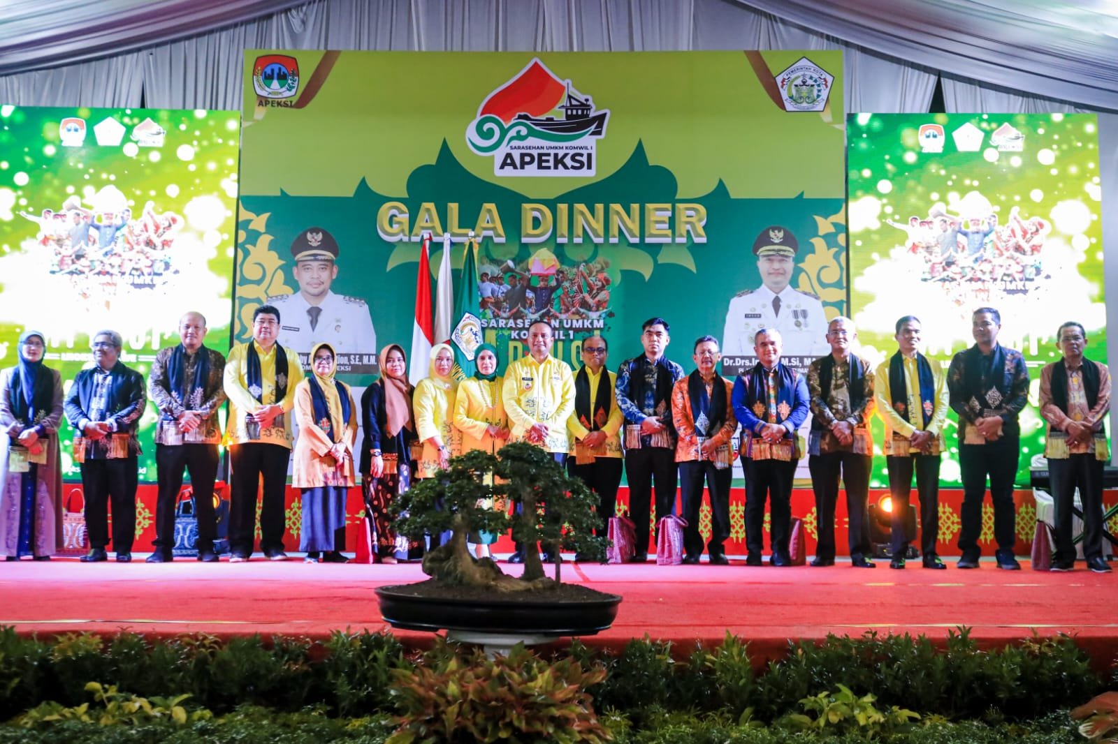 Sukses Gelar Sarasehan UMKM, Bobby Nasution Berikan Cenderamata Untuk Kota Lhokseumawe