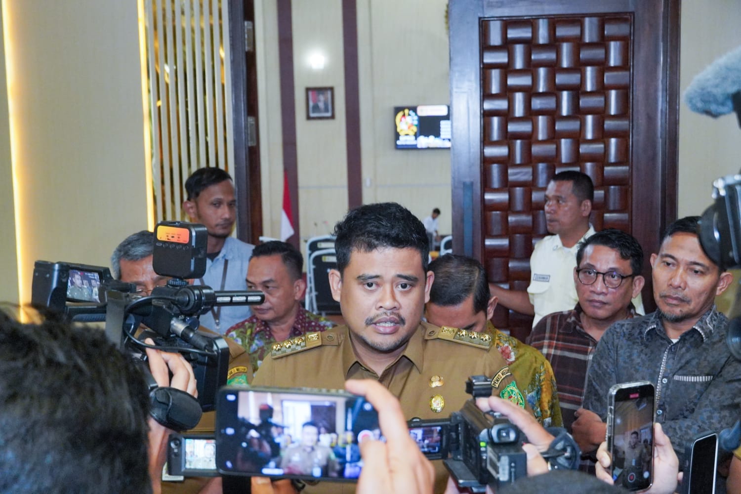 Rekonstruksi Intersection Jalan Sudirman, Bobby Nasution: Itu Bukan Keramik, Pengerjaan Belum Selesai