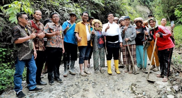Bupati Simalungun Turun Langsung Tinjau Longsor