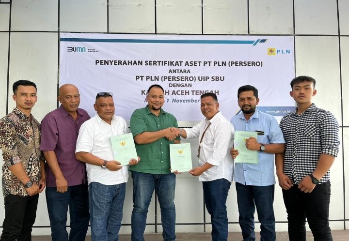 Kantah Aceh Tengah Serahkan 27 Sertipikat SHGB PLTA Peusangan ke PLN UIP SBU