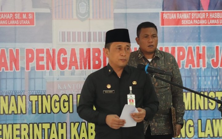 Bupati Andar Amin Harahap Lantik beberapa Pejabat Pimpinan Tinggi Pratama dan Administrator Pemkab Paluta, Ini Pesannya