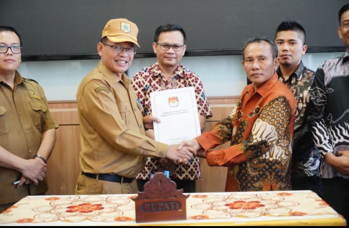 Pemkab.Pakpak Bharat Bersama KPU Dan Bawaslu Tanda Tangani NPHD