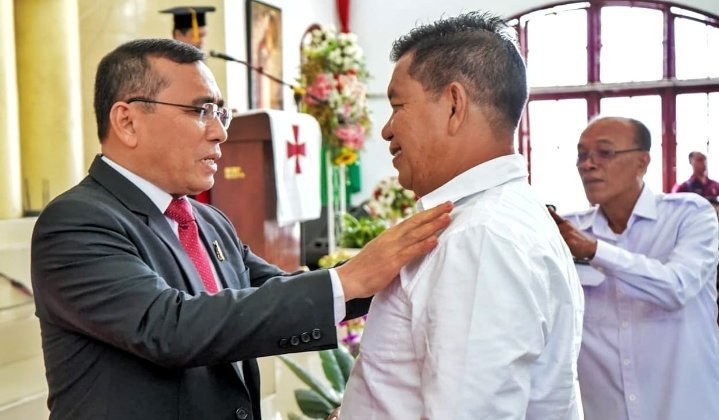 Hadiri Pelantikan Ketua STT HKBP, Bupati Simalungun:
