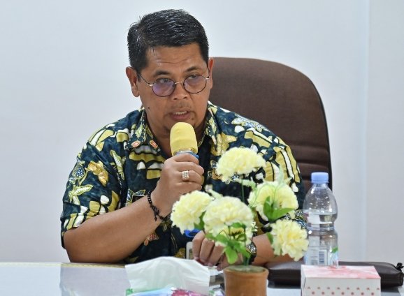 Plh Sekda Rahuddin Harahap Buka Rapat LKS Tripartit Padangsidimpuan