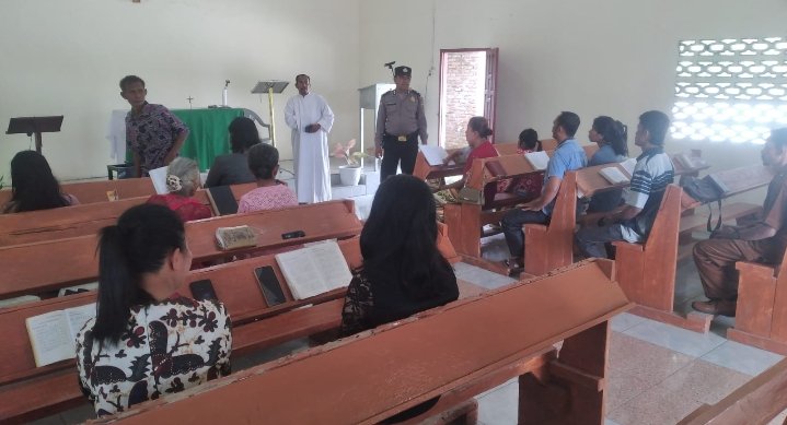 Laksanakan Minggu Kasih, Ini Yang Dilakukan Personel Polsek Prapat Janji