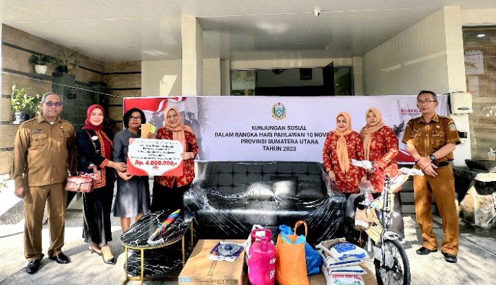 Peringati Hari Pahlawan Nasional,  Pj Ketua TP PKK Sumut Serahkan Tali Asih kepada Keluarga Pahlawan Nasional