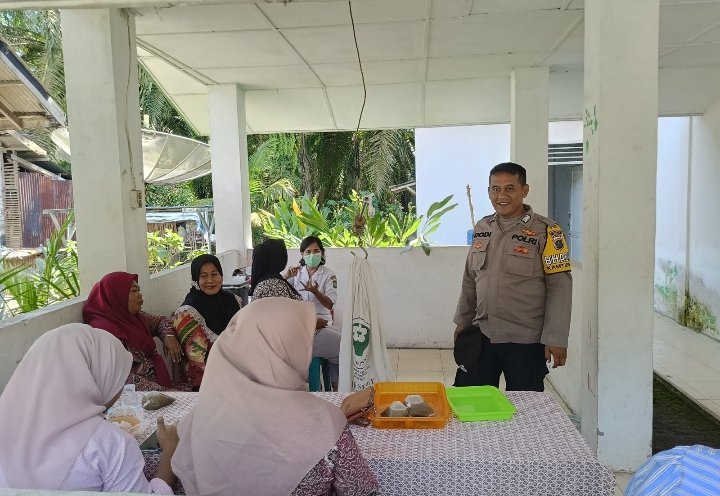 Laksanakan Progaram 5 Prioritas Kita, Personel Polsek Pulau Raja Laksanakan Cooling System