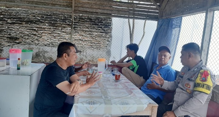 Bhabinkamtibmas Polsek Bandar Pulau Sampaikan Pesan-Pesan Kamtibmas Melalui Cooling System