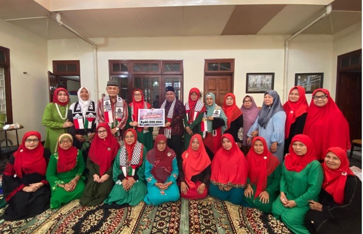 Pengajian Suka Maju Medan Johor dan Jamaah Travel Al Falah Donasikan Rp60 Juta Untuk Palestina ke DD Waspada