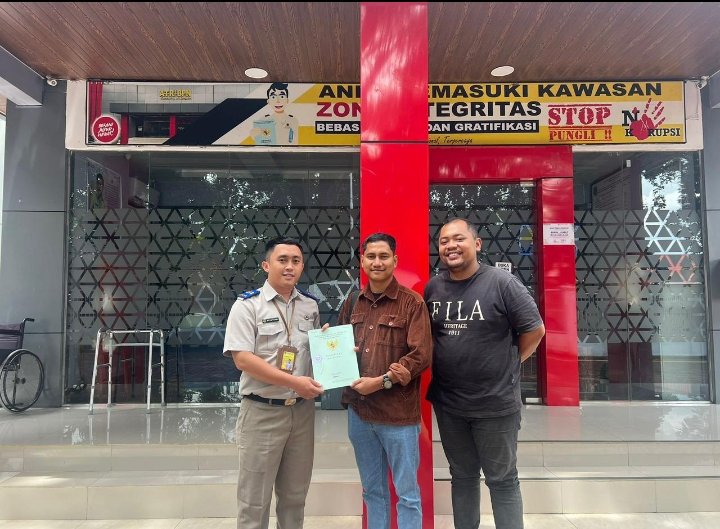 Kantah Langkat Serahkan 2 SHGB Tapak Tower Milik PLN