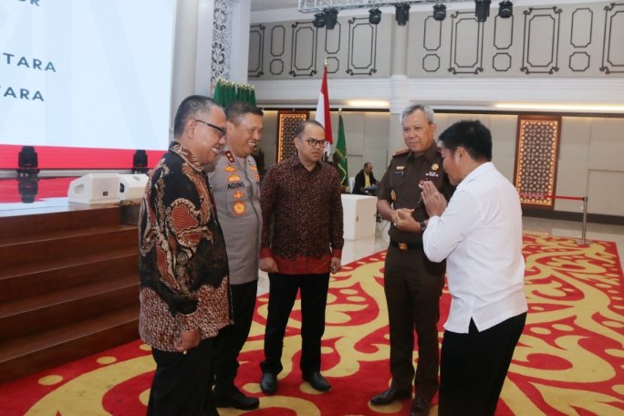 Sukseskan Pilgub Sumut 2024,  Â Pj Gubernur Hassanudin Serahkan Hibah Daerah ke KPU dan Bawaslu Sumut