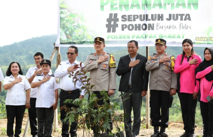 Sekda Pakpak Bharat Hadiri Penanaman Sejuta Pohon, Dipusatkan DiLingkungan Mapolres Pakpak Bharat