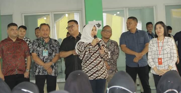 Tinjau Pelaksanaan Ujian P3K, Wabup Madina Atika Nasution Berikan Support Kepada Peserta