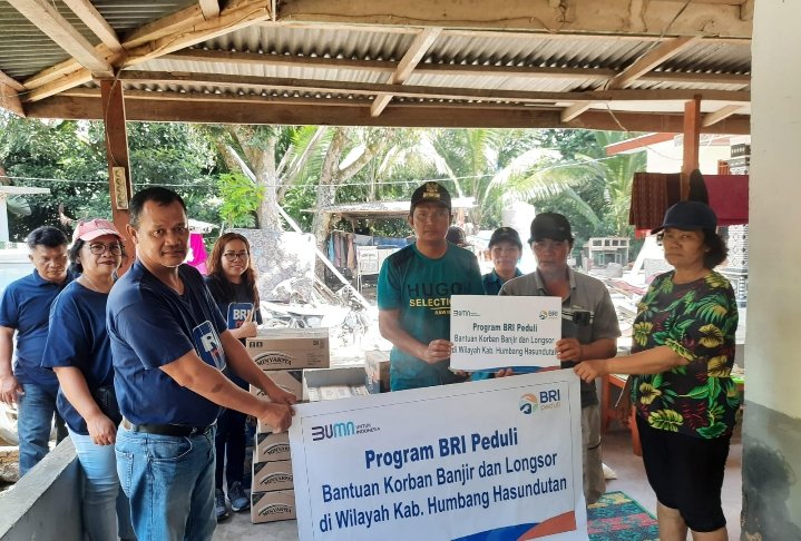 Korban Banjir di Humbahas Terima Bantuan