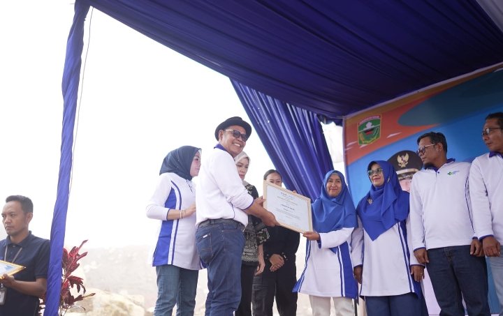 Bupati Solok Capt. H. Epyardi Asda Dt Sutan Majo Lelo, M.Mar, membuka secara resmi Peringatan Hari Kesehatan Nasional ke-59