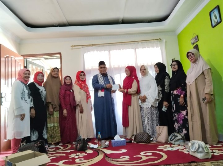Perwiritan Al Ikhlasiyah Salurkan Donasi Palestina Melalui Dompet Dhuafa Waspada