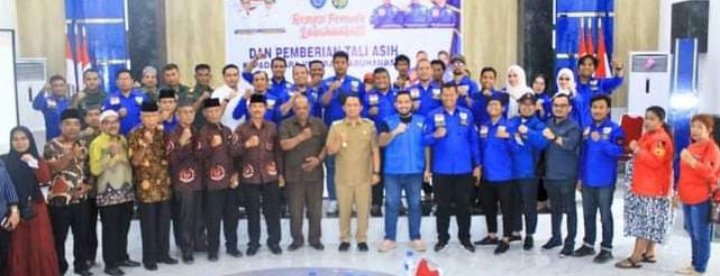 DPD KNPI Bersama Bupati Labuhanbatu Serahkan Tali Asih Bagi Para Veteran
